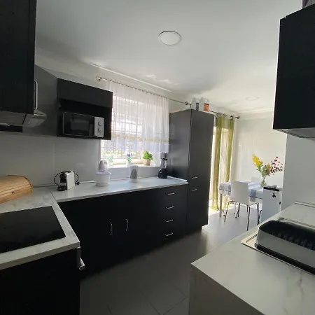 In 11 Minutes From Lisbon Habitación en casa particular Queluz