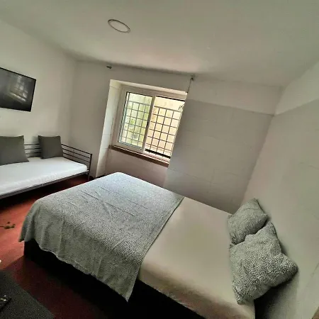 In 11 Minutes From Lisbon Homestay *