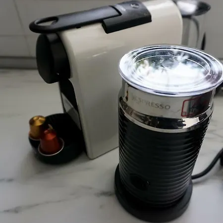 In 11 Minutes From Lisbon Queluz